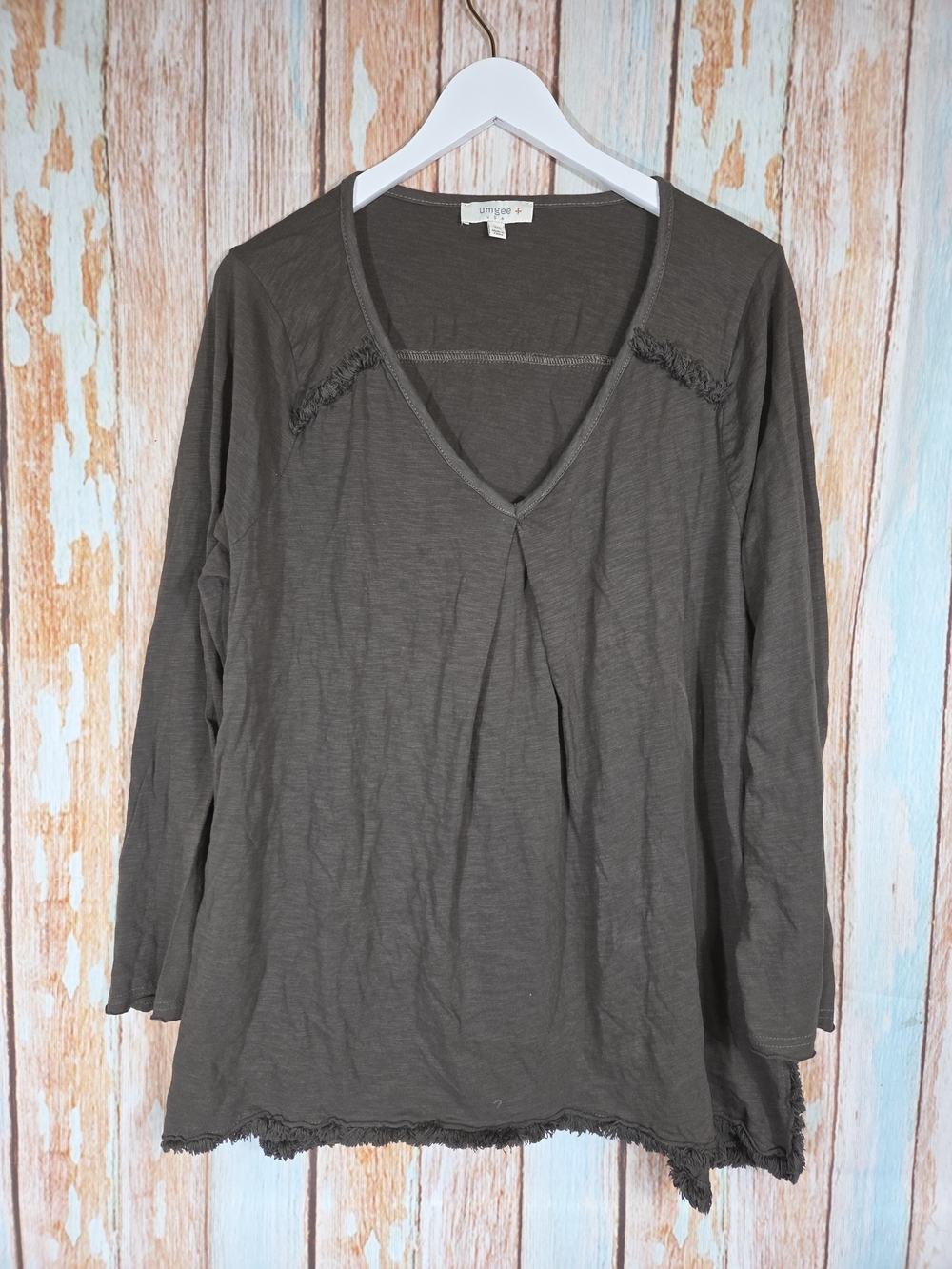 Umgee boho V-neck tunic top in a charcoal/dark olive grey shade. Size 2xl